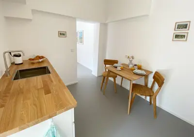 Küche/Küchenzeile in der Unterkunft Stilvolles Apartment mit Bergblick-Hütte und Garten
