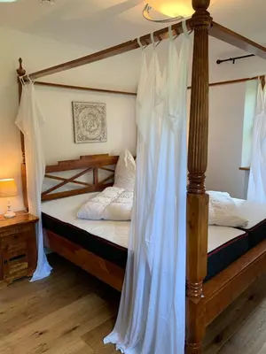 Ein Bett oder Betten in einem Zimmer der Unterkunft Ferienwohnung mit Herz Seebruck am Chiemsee