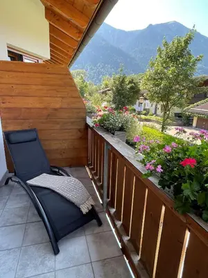 Ein allgemeiner Bergblick oder ein Berglick von der Ferienwohnung aus