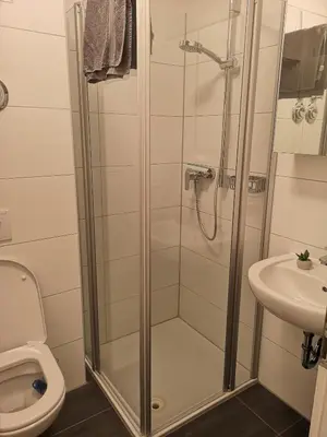 Ein Badezimmer in der Unterkunft Modern flat, WIFI, central, calm, clean