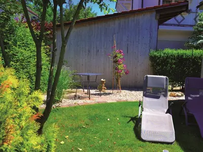 Ein Garten an der Unterkunft Haus Sabine