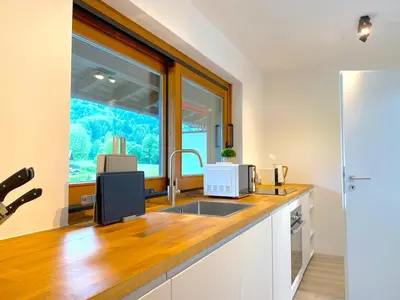 Küche/Küchenzeile in der Unterkunft Großzügige Ferienwohnung am Tegernsee mit Südbalkon und Wallbergblick