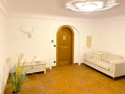 Ein Sitzbereich in der Unterkunft Großzügige Ferienwohnung am Tegernsee mit Südbalkon und Wallbergblick