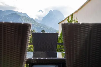 Ein allgemeiner Bergblick oder ein Berglick von des Ferienhauses aus