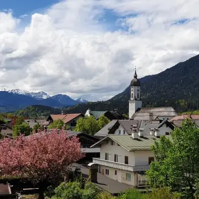 Bunter Hirsch Ferienwohnung im Garmischer Zentrum