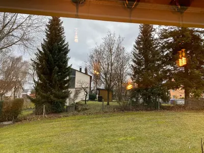 Ein Garten an der Unterkunft Private Wohnung in Fürstenfeldbruck, nahe Ammersee/München/Augsburg