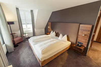 Ein Bett oder Betten in einem Zimmer der Unterkunft Altstadthotel Kneitinger, Abensberg