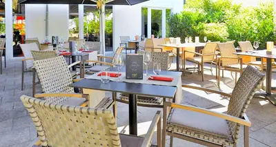 Ein Restaurant oder anderes Speiselokal in der Unterkunft Victor's Residenz-Hotel München