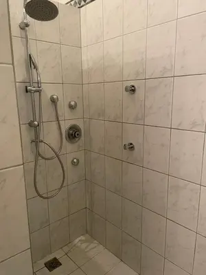 Ein Badezimmer in der Unterkunft TopLoft im Ilmtal