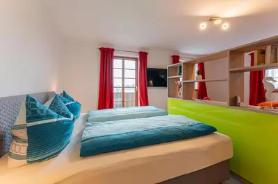 Ein Bett oder Betten in einem Zimmer der Unterkunft Jakobos Tapasbar