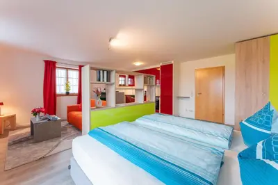 Ein Bett oder Betten in einem Zimmer der Unterkunft Jakobos Tapasbar