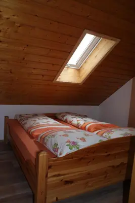 Ein Bett oder Betten in einem Zimmer der Unterkunft Ferienwohnung Weber