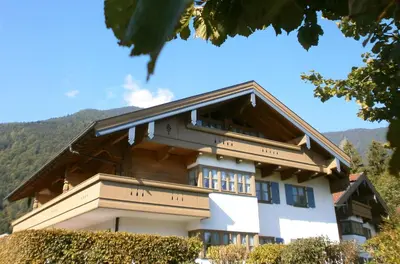 Ein allgemeiner Bergblick oder ein Berglick von der Ferienwohnung aus