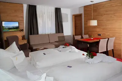 Ein Bett oder Betten in einem Zimmer der Unterkunft Hotel Alpenhof
