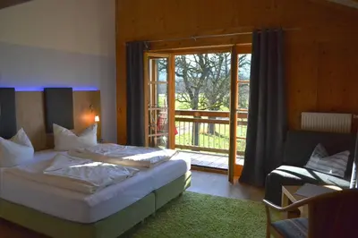 Ein Bett oder Betten in einem Zimmer der Unterkunft Niederauer Hof