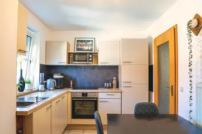Küche/Küchenzeile in der Unterkunft Apartment Bavaria - Zentral mit Stellplatz, Küche & Netflix