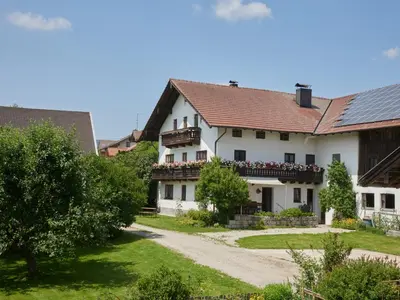 Das Gebäude in dem sich der Bauernhof befindet