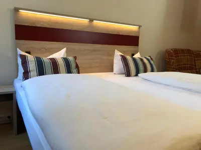 Ein Bett oder Betten in einem Zimmer der Unterkunft Hotel-Gasthof Flötzinger Bräu