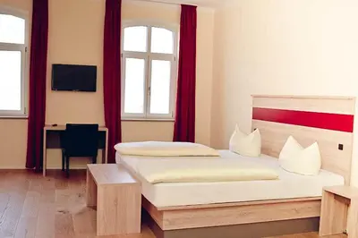 Ein Bett oder Betten in einem Zimmer der Unterkunft Hotel-Gasthof Flötzinger Bräu