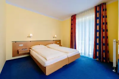 Ein Bett oder Betten in einem Zimmer der Unterkunft Hotel Graf Lehndorff zur Messe