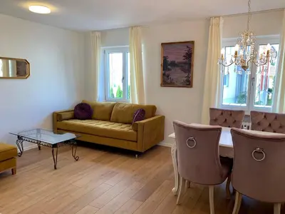 Ein Sitzbereich in der Unterkunft Königlich & modern See- und Zentrumsnah