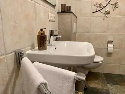Ein Badezimmer in der Unterkunft Königlich & modern See- und Zentrumsnah