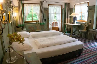 Ein Bett oder Betten in einem Zimmer der Unterkunft Hotel Schrenkhof