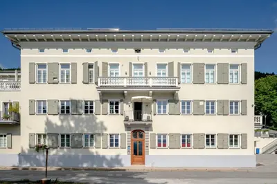Das Gebäude in dem sich die Ferienwohnung befindet