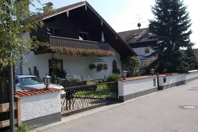 Das Gebäude in dem sich die Ferienwohnung befindet
