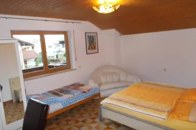 Ein Bett oder Betten in einem Zimmer der Unterkunft Karl-Stieler-Str.