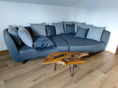 Ein Sitzbereich in der Unterkunft Erholsamer Traumurlaub wo auf Bergen Schlößer wachsen