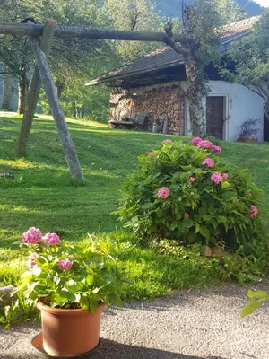 Ein Garten an der Unterkunft Inntalblick