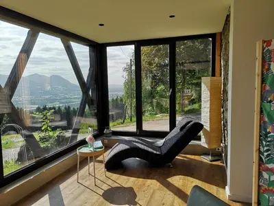 Ein allgemeiner Bergblick oder ein Berglick von der Ferienwohnung aus