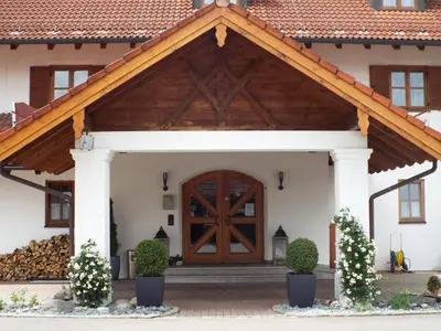 Eine Fassade oder ein Eingang zu Hotel Isartaler Hof