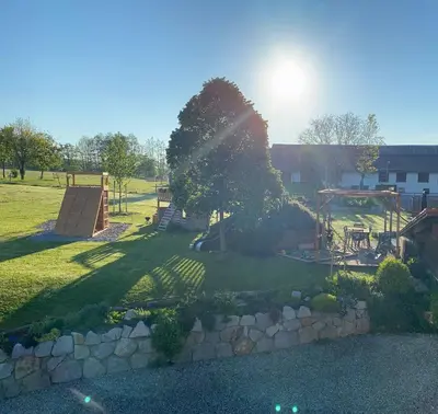 Ein Garten an der Unterkunft Pension Kramerhof