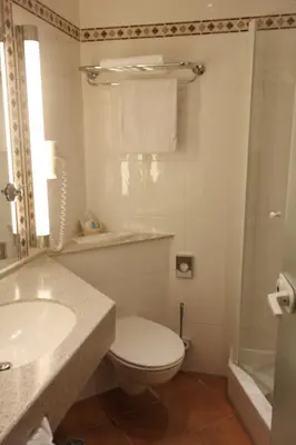 Ein Badezimmer in der Unterkunft Hotel Schiller