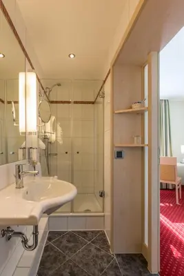 Ein Badezimmer in der Unterkunft Hotel Schiller