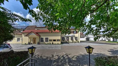 Das Gebäude in dem sich die Pension befindet