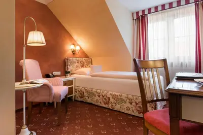 Ein Bett oder Betten in einem Zimmer der Unterkunft Romantik Hotel zur Post