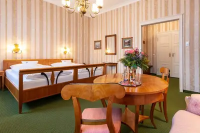 Ein Bett oder Betten in einem Zimmer der Unterkunft Romantik Hotel zur Post