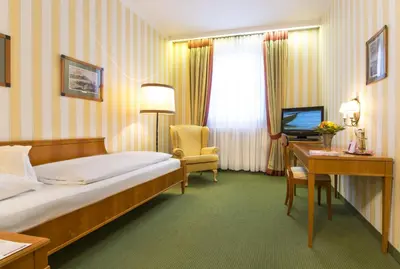 Ein Bett oder Betten in einem Zimmer der Unterkunft Romantik Hotel zur Post