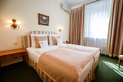 Ein Bett oder Betten in einem Zimmer der Unterkunft Romantik Hotel zur Post
