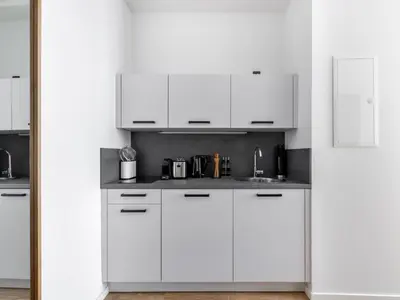 Küche/Küchenzeile in der Unterkunft Limehome Augsburg Annastraße