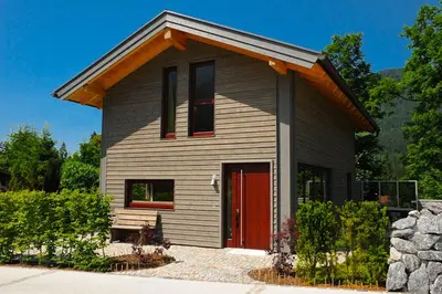 Das Gebäude in dem sich das Ferienhaus befindet