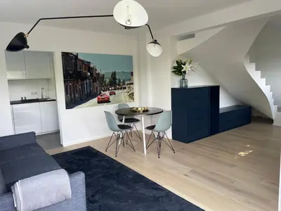 Ein Sitzbereich in der Unterkunft Ammersee Haus in Haus,wunderschöne Designerferienwohung mit Garten