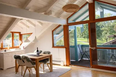 Ein Balkon oder eine Terrasse in der Unterkunft ChiemseeRefugium - Ferienwohnung Park