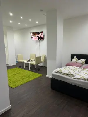 Ein Bett oder Betten in einem Zimmer der Unterkunft Luxuriöse Wohnung mit eigenem Garten