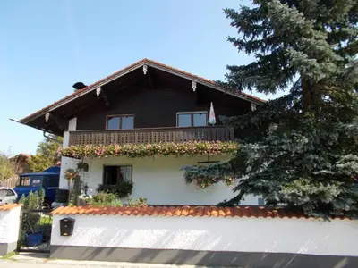 Das Gebäude in dem sich das Privatzimmer befindet