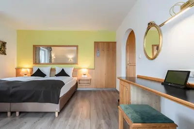 Ein Bett oder Betten in einem Zimmer der Unterkunft Hotel Bellevue