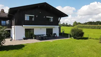 Ein Garten an der Unterkunft Schönes Ferienhaus am Herrenberg